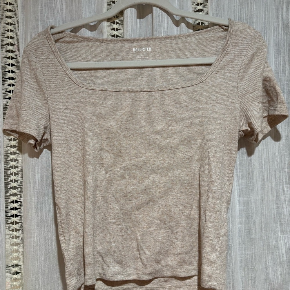 Hollister Cream Fitted Short Sleeve Tee